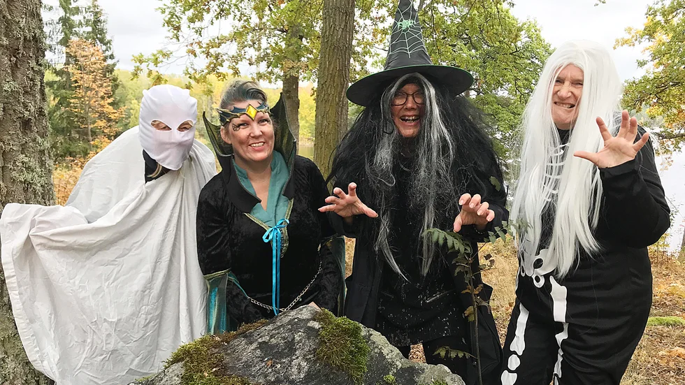 Annika Larsson Berg, Ingrid Nordahl Strazds, Marielle Munter och Gudrun Gimsåker är alla med i styrelsen för Sparreholms hembygdsgård som arrangerar halloweenfirandet.