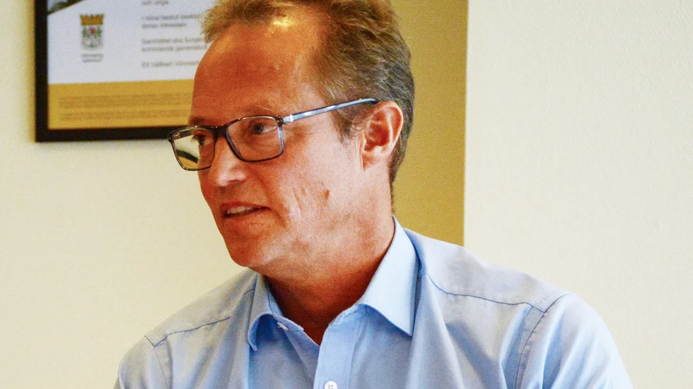 Peter Karlsson är ordförande för centergruppen. Han blev överraskad av moderaternas krav att kommunstyrelsens ordförande ska lämna sin post.