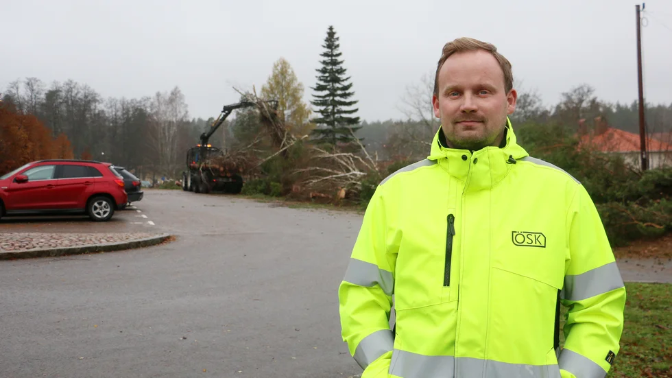 Arbetet med att skapa 40-talet nya parkeringsplatser hoppas projektledaren Simon Råsbacken på ÖSK ska vara avslutat vid juletid.