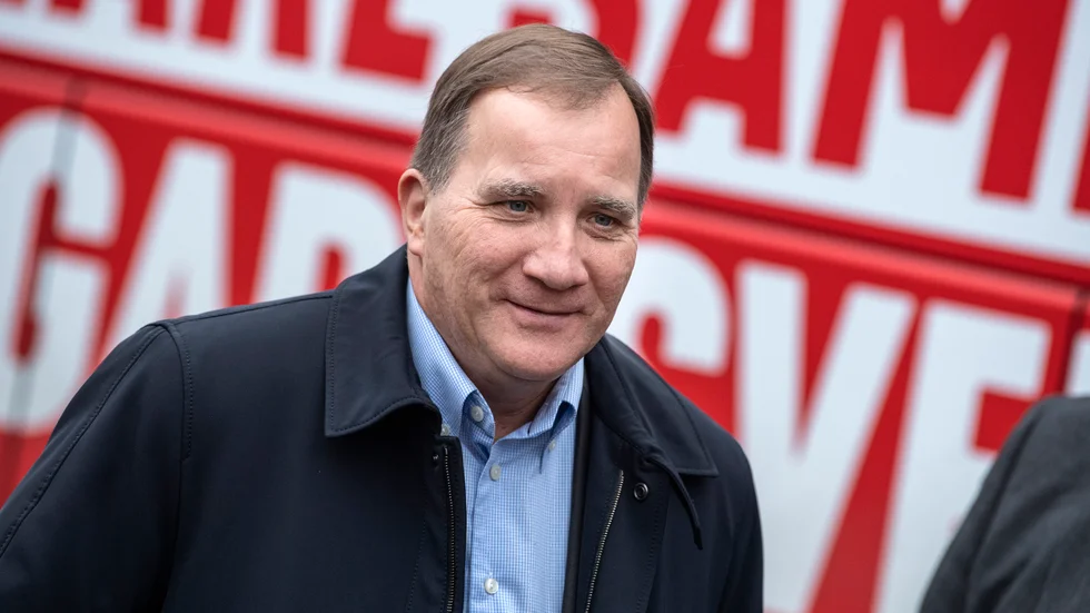 Insändarskribenten menar att Löfven vägrar vika ner sig och står för alla människors lika värde.