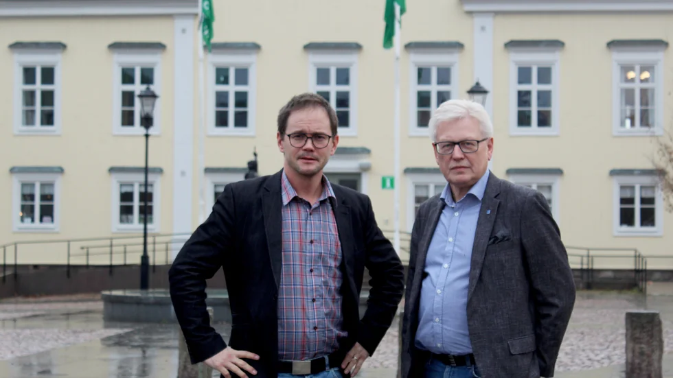 (Från vänster) Pär-Gustav Johansson (M) och Anders Andersson (KD) tycker att Kalmar län är eftersatt i nationella transportplanen. 
