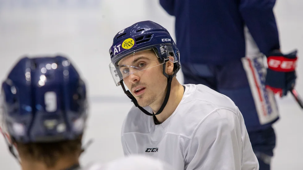 Adam Helewka, ny center i LHC, har nu gjort sin första träning med laget. I KHL-laget Barys Nur-Sultan var han förresten klubbkompis med Viktor Svedberg, som var i LHC i fjol. 