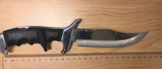 36-åring bar kniv runt halsen 
