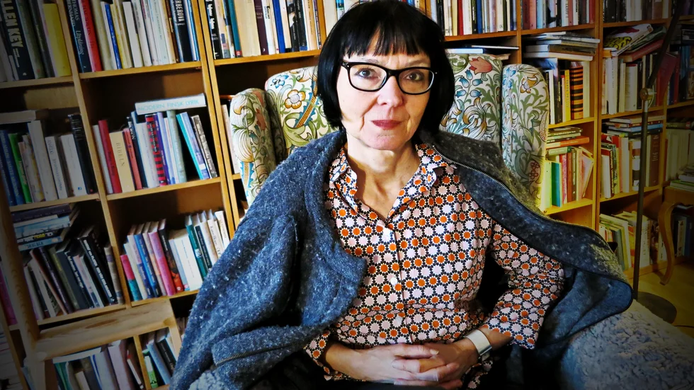 Författaren Anneli Jordahl i sin lägenhet i Sigtuna. 