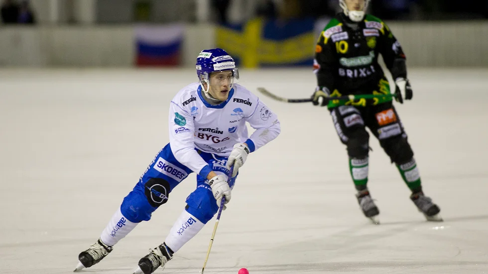 Fredrik Lönn straffades hårt för sin naturliga reflex.