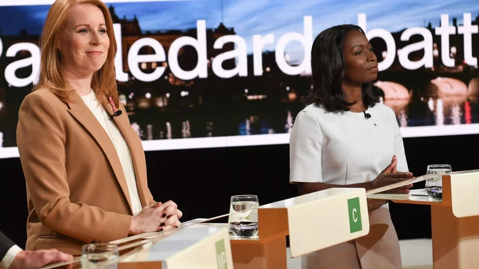 Annie Lööf (C) och Nyamko Sabuni (L) borde göra gemensam sak med Anna Ekström (S) i kampen mot ojämlikheten i skolan.