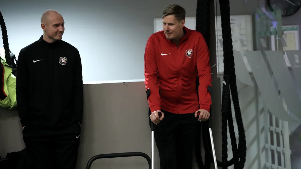 Kristofer Widlundh tillsammans med sina nye tränarkollega, Mika Kohonen, inför måndagens träning.