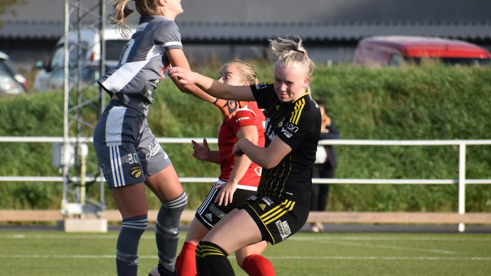 Det var många tuffa dueller i matchen mellan VIF och Lindö