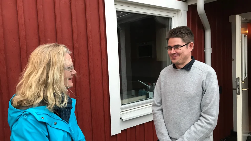 Gruppboendet Stensgården ligger en bit utanför stan. Daniel Ehrnstén är chef och har nu sett till så att brukarna och personalen åter ska få tillgång till en buss.  Elisabeth Bonder är en av dem som drivit på för att boendet ska få tillbaka bussen.
