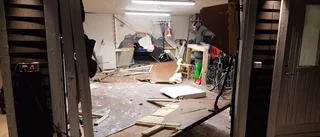 Chocken: Bilen hade kört rakt genom garaget