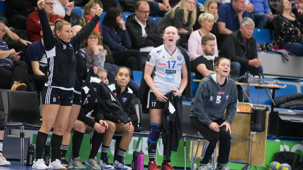 Louise Andersson, till vänster, leder poängligan med sina 23 poäng.