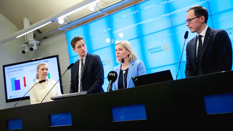 Januaripartierna fick ge med sig efter krav från Vänsterpartiet och Moderaterna: fem extra miljarder till välfärden för kommuner och regioner.