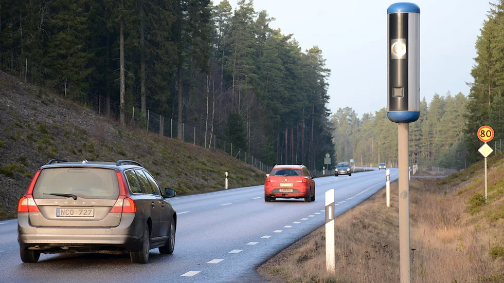 Riksväg 23 får ytterligare två kameror utöver de 15-talet som redan finns. Var de nya ska stå är inte exakt spikat. Så sent som i höstas sänktes också hastighetsgränsen från 90 till 80 kilometer på den vägen.