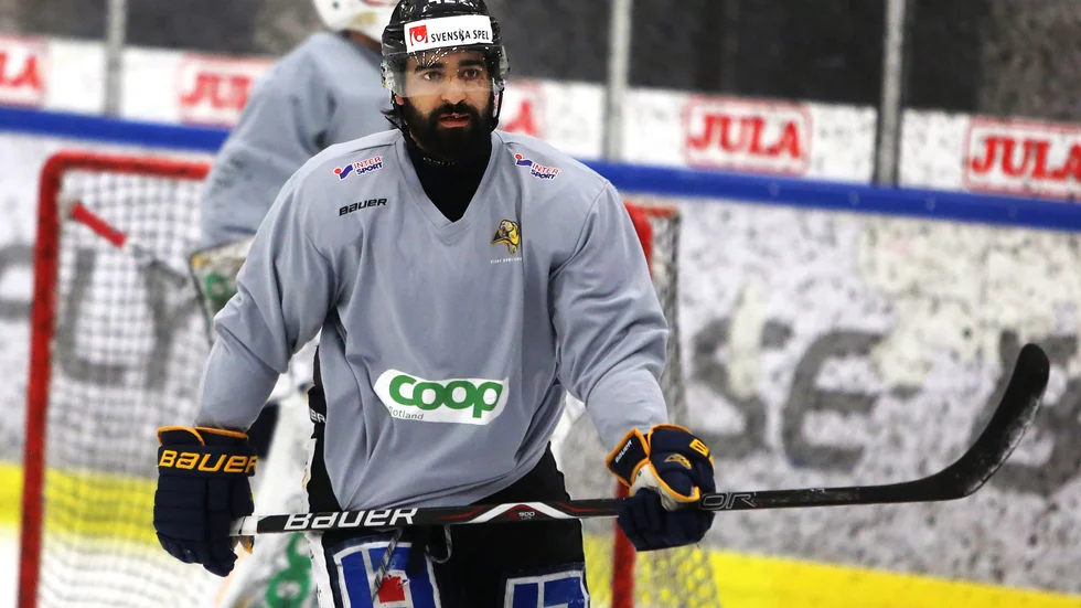 Oskar Drugge firar sitt första mål för säsongen och det blev matchavgörande när VIK besegrade AIK.