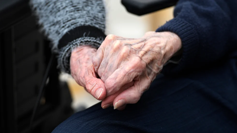 Insändarskribenterna menar att Moderaterna i Sörmland önskar att hospice ska finnas som ett vårdalternativ i Sörmland.