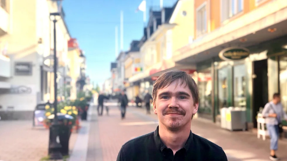 "Man vill göra sin egen grej för att undvika sådana ofördelaktiga jämförelser", säger Bo Selinder om jämförelser med giganter som Karl-Gerhard och Povel Ramel.