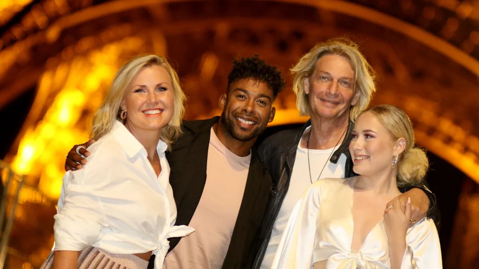 Elisa Lindström, John Lundvik, Tommy Nilsson och Wiktoria ska sjunga in julen genom landet i årets Christmas Night. "Ett galet slut på ett galet år", säger John Lundvik om turnén.