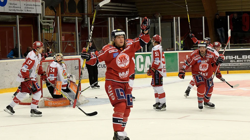 Före detta VIK-spelare Olle Liss är tillbaka i Hockeyallsvenskan.