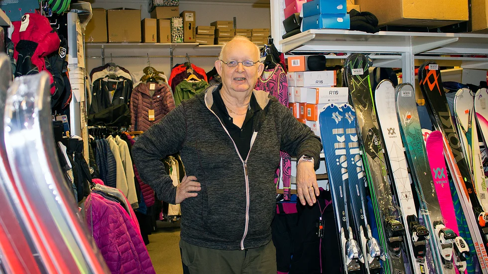 Roland Andersson slår igen sin alpinbutik i Vingåker i vår. 