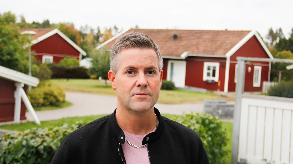 Johan Dalin är besviken på att endast en av hans två döttrar beviljats skolskjuts med taxi av Uppsala kommun.