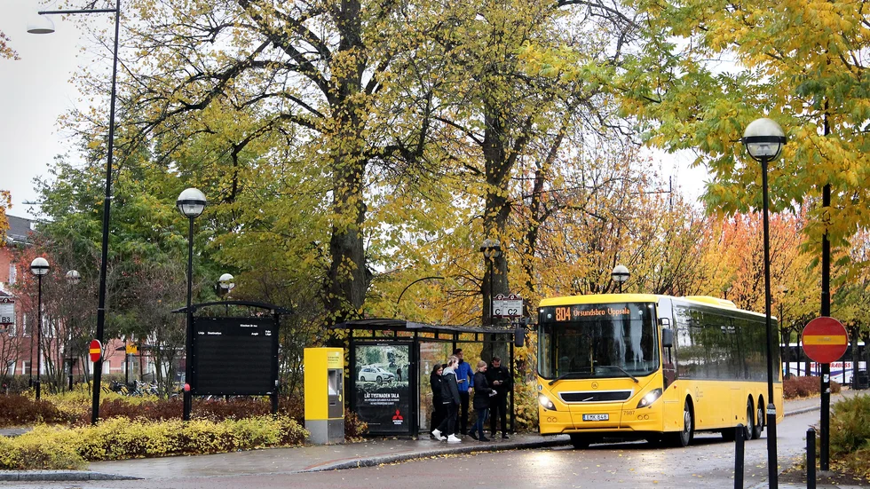 Mindre och mer behändiga bussar borde användas i Enköping, skriver Hans Österberg.