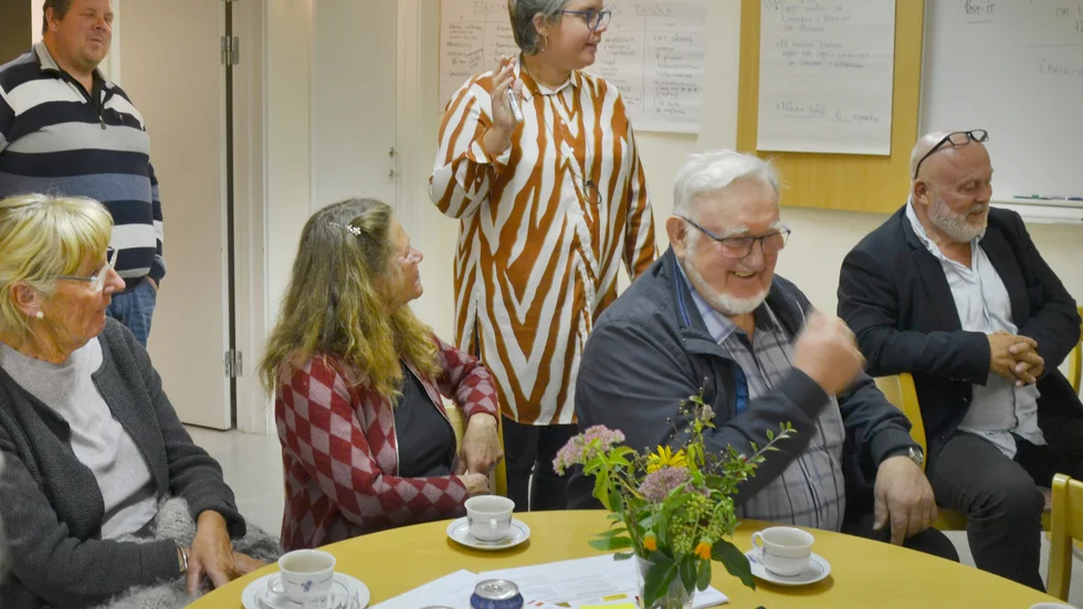 Diskussion om planen. Malena Bendelin, landsbygdsstrateg i centrum. Stående till vänster Markus Westberg från HNI.