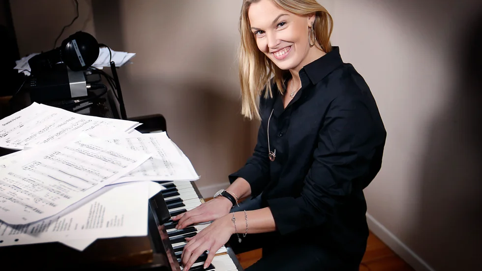 Mathilde Stavehaug är initiativtagare bakom #fuckcorona, konserten som livesänds i Eskilstuna på måndag kväll. "Det är viktigt att vi tillsammans fyller på både batterier och framtidstro nu"