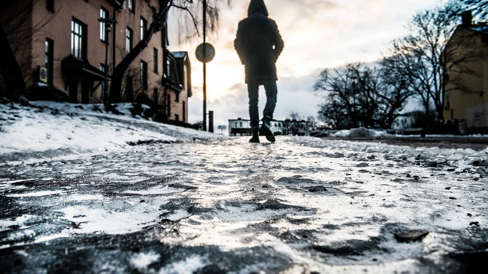 Insändarskribenten menar  kommunens beslut att inte sopsalta i vinter kommer drabba utsatta grupper.