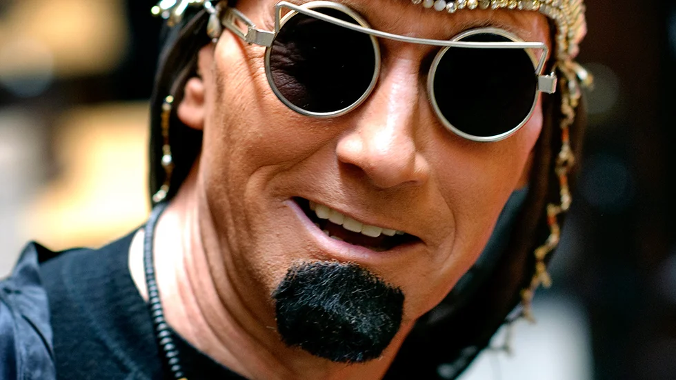 Jonny Jakobsen som Dr Bombay