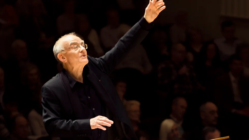 John Rutters "Magnificat" framförs vid invigningen.