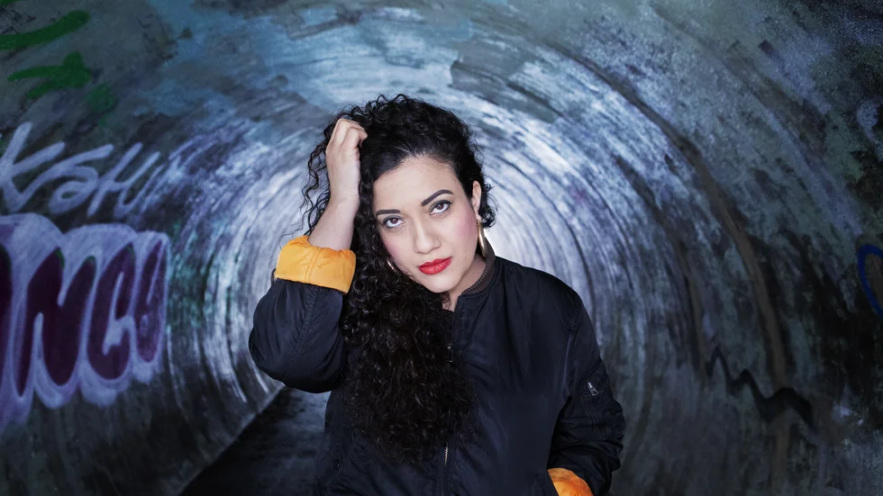 Athena Farrokhzad (född 1983) är poet, kritiker och lärare vid Biskops-Arnös författarskola. Hon debuterade 2013 med den prisade boken "Vitsvit".