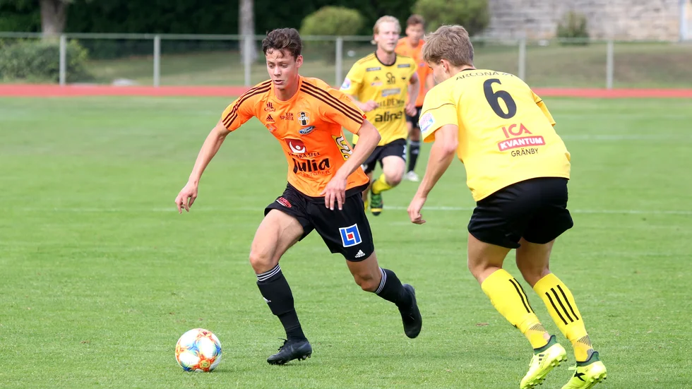 Theo Malmerfeldt och FC Gute jagar nytt division 2-kontrakt.