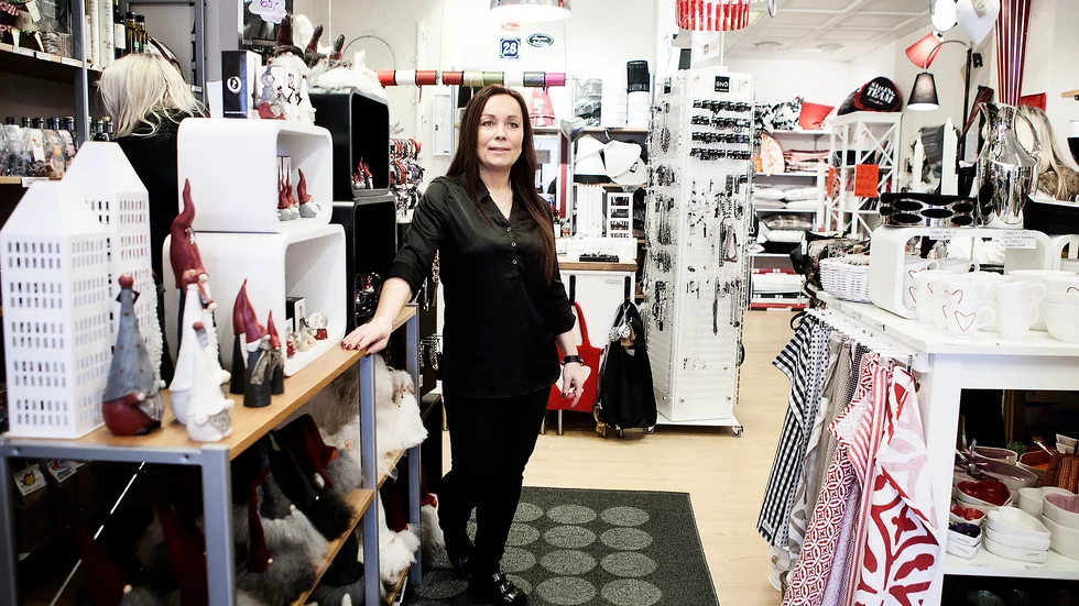 Malin Ekström stänger sin butik Ninas kammare efter årsskiftet. "Det har varit jätteroliga 15 år med härliga kunder, så det blir sorgligt" säger hon.