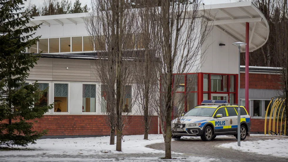Det var den 4 december som larm kom till polisen om att elever pistolhotats på Pitholmsskolan. Båda 15-åringarna greps på platsen. (Arkivbild)