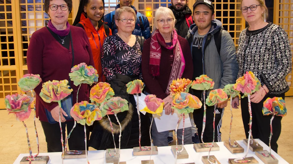 Kristina Ekholm, Reem Yunis, Karin Jacobsson, Ann-Kristin M Sjölund, Bismillah Hussaini, Hannele Scherling och, längst bak, Auslan Ahmed och Najeeb Jalabi.