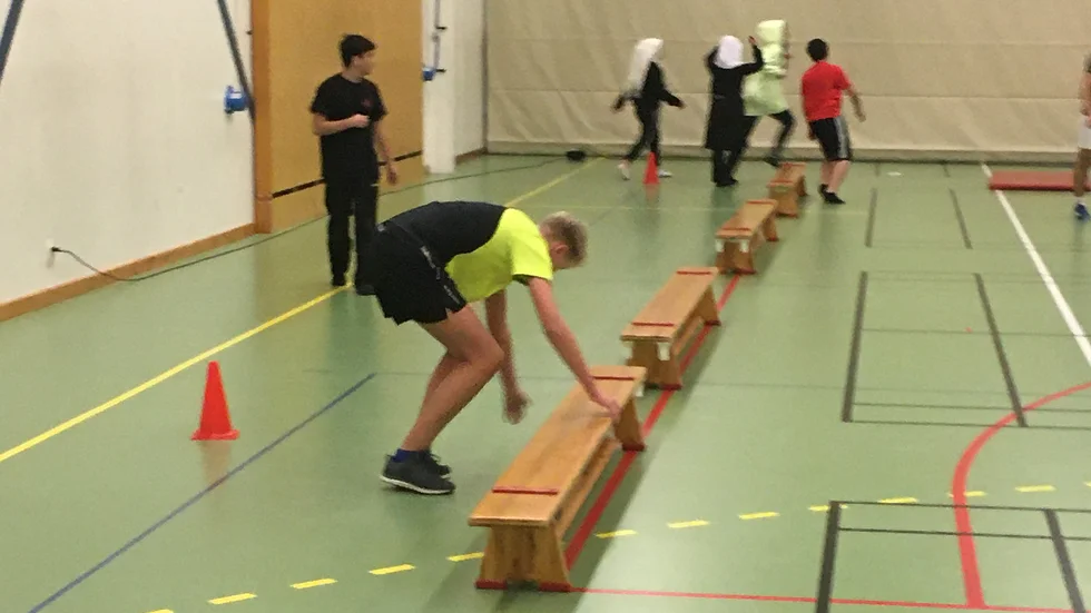 Cortinaklassen i rörelse under den första temaveckan av två, som hålls på Prolympiaskolan i Virserum.