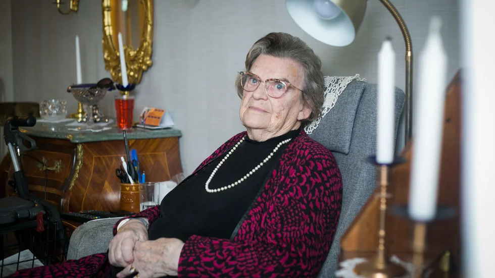 Irene Svensson har blivit hes och fått svårt att tala sedan hon flyttade in på Myntan. 