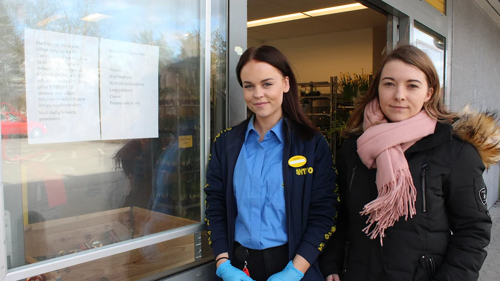 Butikchefen Frida Ringdahl (t v) och Malin Hammarlund, säljledare