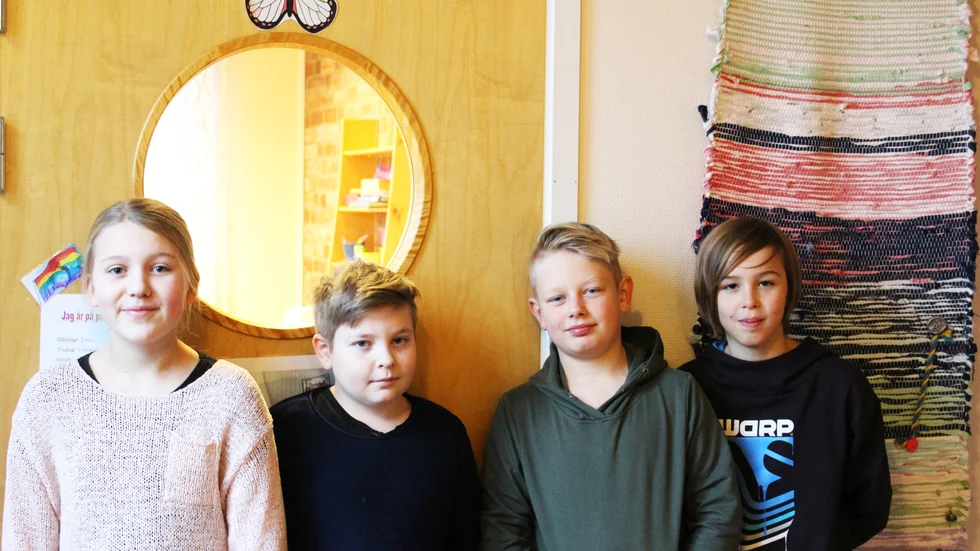 Arboristen Emelie Simeonov och Motala kommuns skogsförvaltare Stefan Wernersson gjorde på torsdagen en genomgång av riskabla träd vid motionsspåret i Bondebacka.