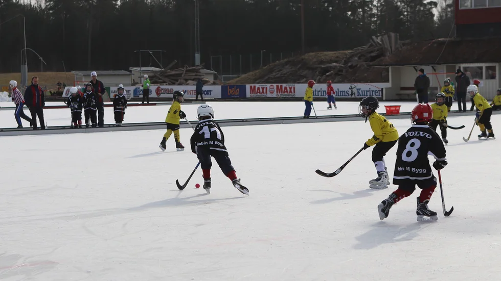 KVBS hade två U9-lag under helgens cup. I det svartklädda laget spelade även fyra barn från Eskilstuna. 