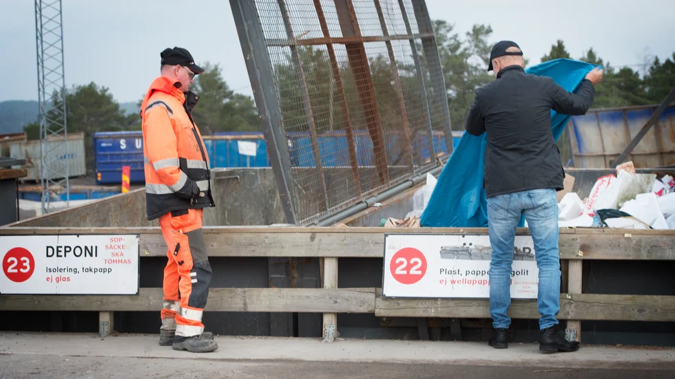 Korslöt har fått ta emot mer byggavfall än vanligt den senaste tiden. Nu föreslås renhållningstaxan höjas.
