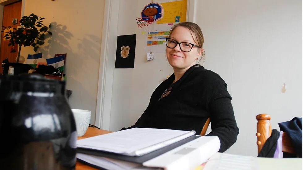 Efter att frågan om de hemlösa debatterats i kommunfullmäktige märker Emma Dahl att hon får mer stöd av partierna. "Jättemånga har kommit springande med mailadresser och telefonnummer", säger hon.

