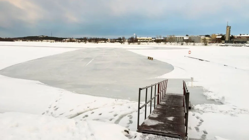 Luleås isbana stänger då vädret har ställt till det. 