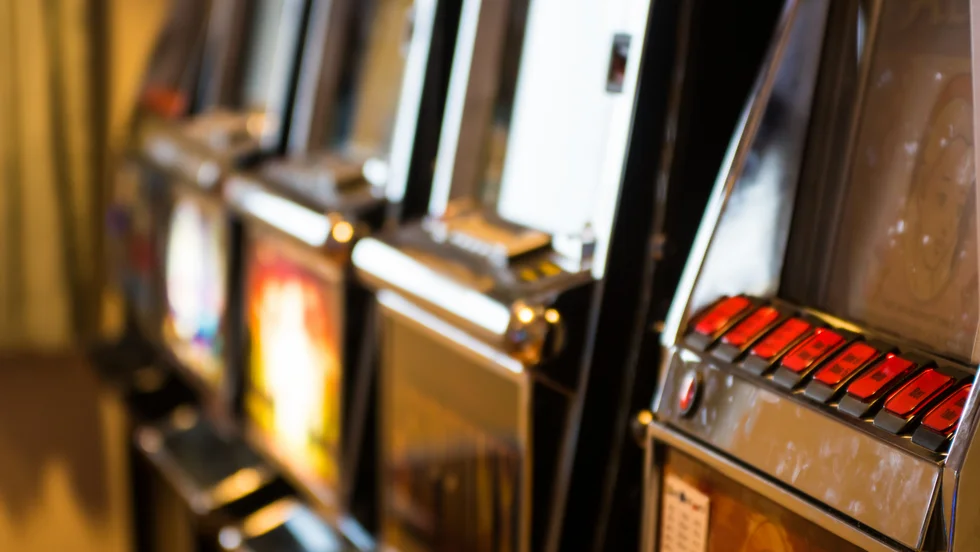 Två män åtalas för olaglig spelverksamhet i en lokal i Motala.