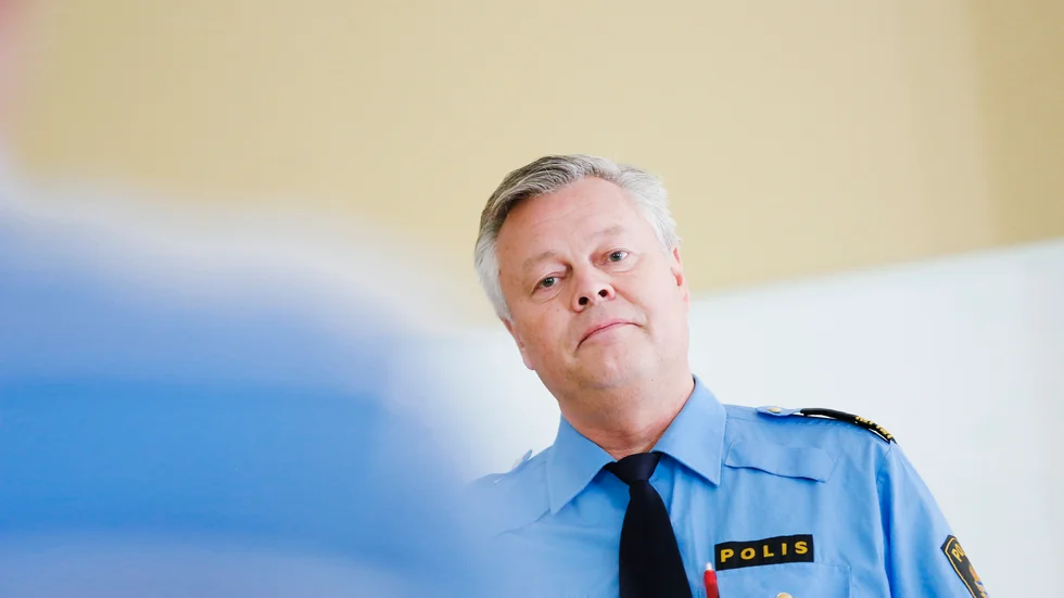 Mats Ekman, chef för polisens bedrägerirotel, håller föreläsningar om hur man undviker att drabbas av kortbedrägerier. (Arkivbild)