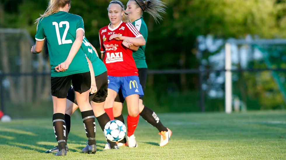 Nu är det klart att måldrottningen Maria Kåhlin återvänder till Boren efter spel ett par år i Tranås-Torpa. Tillbaka i division 2 i Motala.