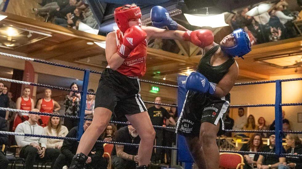 Matilda Gunnarsson (röd) vann sin match mot Shamso Weheliye (blå). 