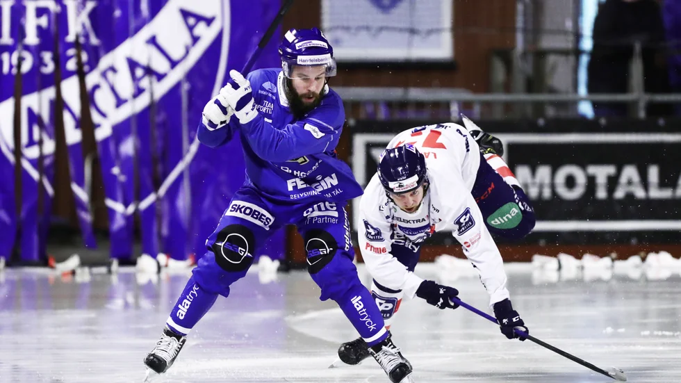 Om politikerna inte kommer till skott borde IFK vända sig direkt till de fyra storbankerna, resonerar insändarskribenten. 