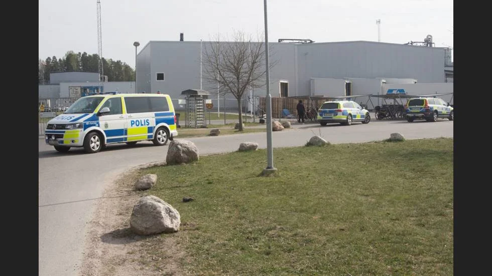 I april samlades demonstranter vid Kronfågel i Valla. Polisen kom dit och beslagtog bland annat en mobiltelefon från en demonstrant. Något som Polismyndigheten nu medger var fel att göra.