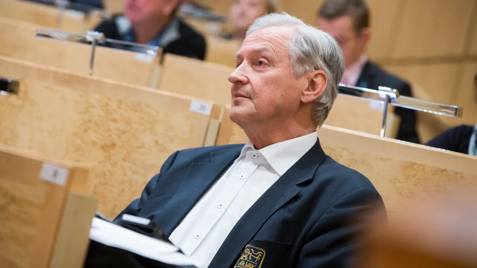 Nils-Olov Lindfors kämpar tillsammans med landshövdingen för att få ett samtal med infrastrukturminister Tomas Eneroth.